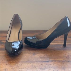 Naturalizer Patent Black Pump, Lightly Worn